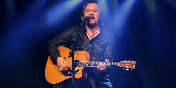 Image of Travis Tritt In Ennis