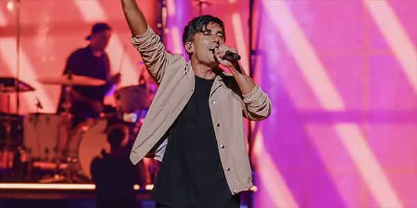Image of Phil Wickham In Hoffman Estates